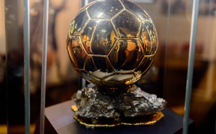 "الكرة الذهبية" لمارادونا تُعرض للبيع في مزاد علني