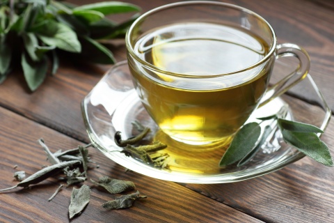 دراسة: الشاي الأخضر يعزز أداء الدماغ