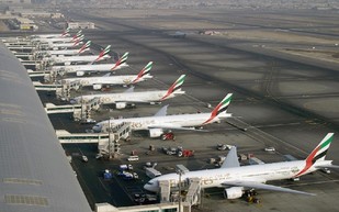 طيران الإمارات تلغي 5000 رحلة لصيانة مدرجي مطار دبي