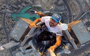 فيديو جديد يظهر مراحل صعود ولي عهد دبي الى قمة برج خليفة