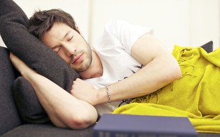 مفيد للمرأة| دراسة صادمة للرجل: نوم القيلولة يزيد من خطر الإصابة بالسكري