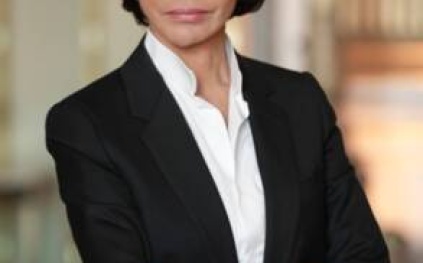 وزيرة الثقافة الفرنسية تزور عددًا من الوجهات والفعاليات في الرياض