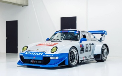 سيارة السباقات "Porsche 911 GT2" موديل 1998 للبيع في مزاد