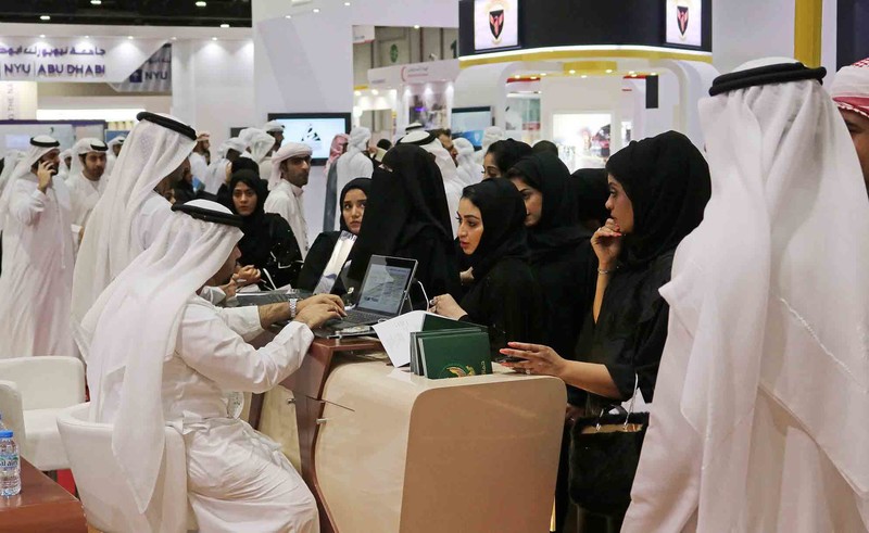 إنفوجرافيك | ما هي الأساليب المُتبعة للتوظيف في الإمارات؟