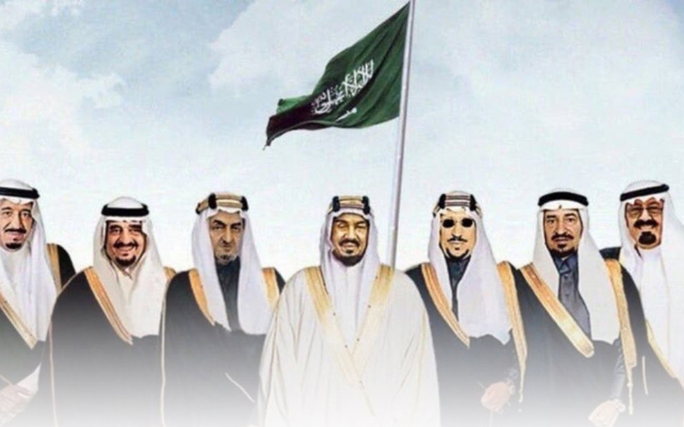 من الصيد بالصقور إلى المطالعة والسباحة: هذه هوايات ملوك السعودية 