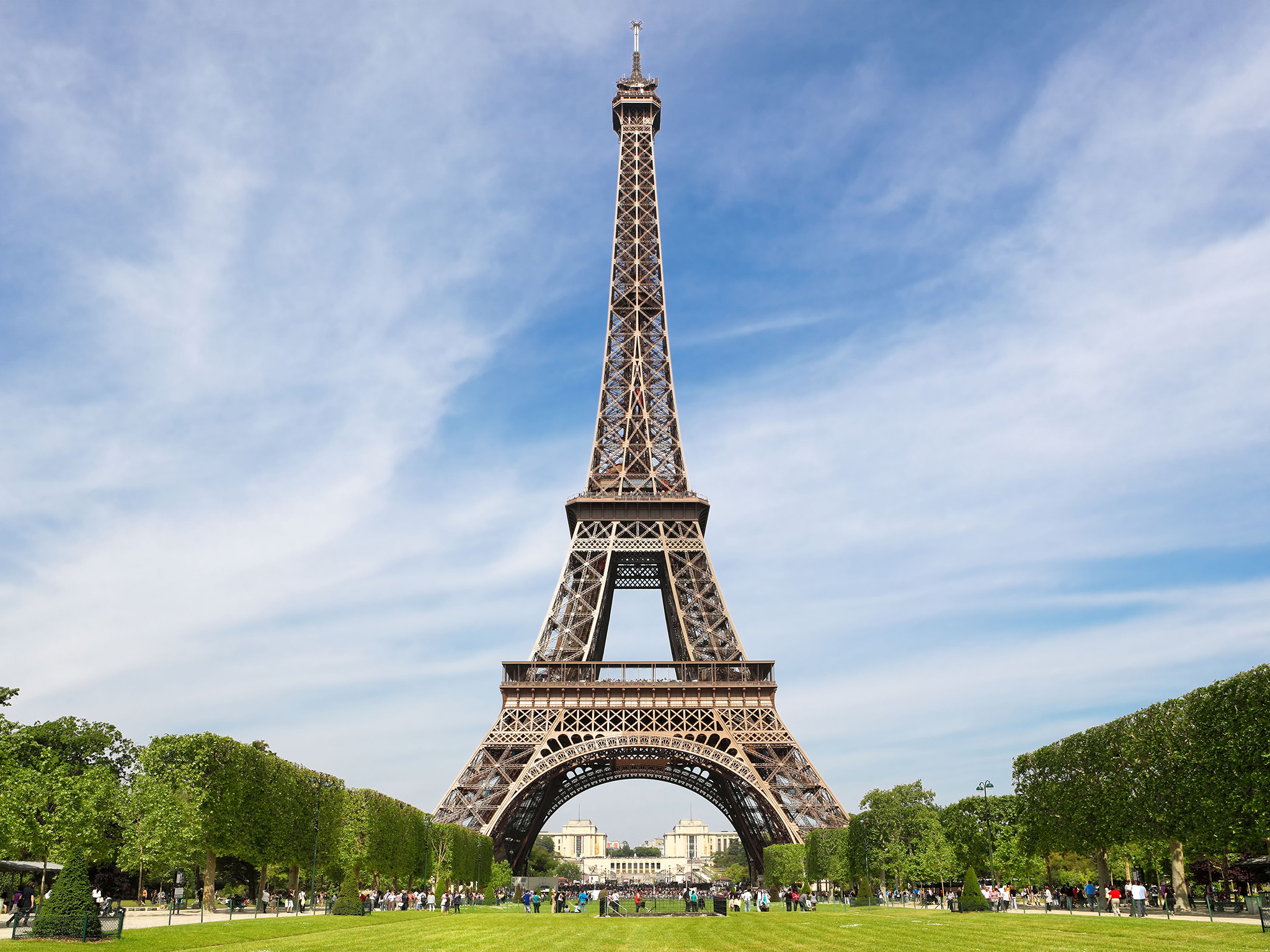 برج ايفل قبلة السياحة في باريس | مجلة الرجل