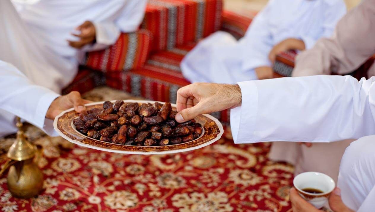 كفارات الإفطار في رمضان بينها السفر والمرض والجماع الرجل