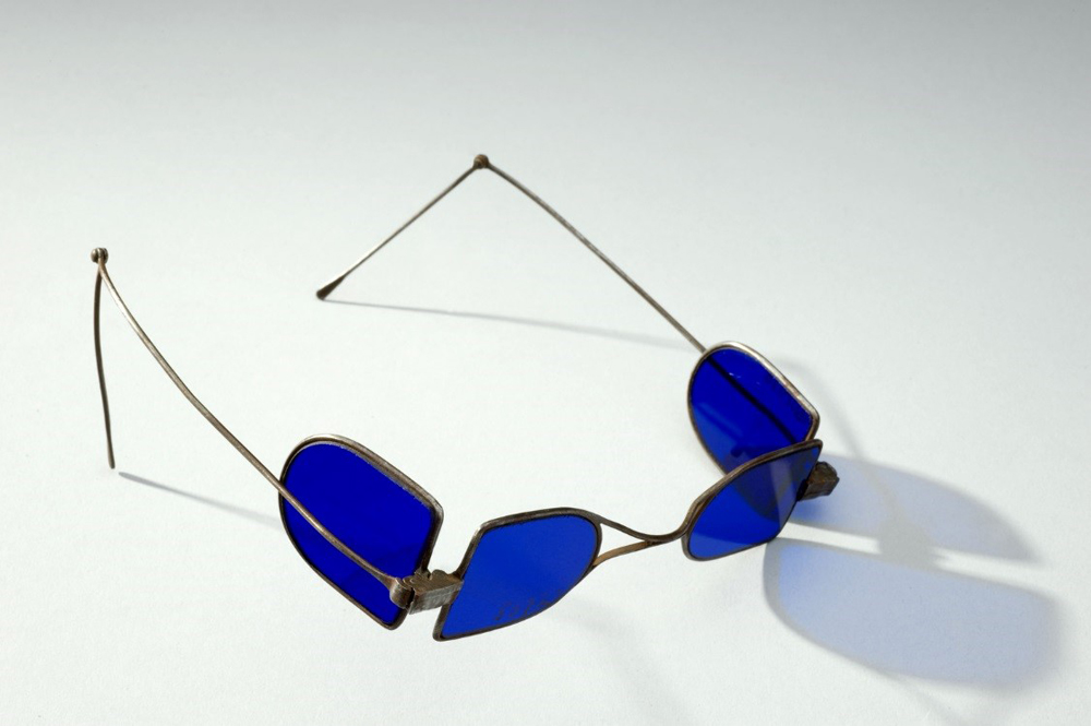 تاريخ النظارات الشمسية جذورها ضاربة في التاريخ أكثر مما يخيل إليكم الرجل