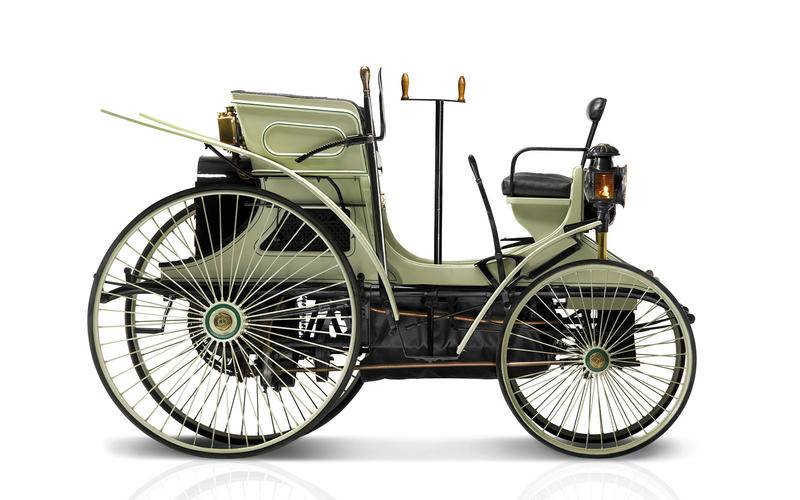 تعمل صنعت أول عام 1885 بالبنزين سيارة صنعت اول