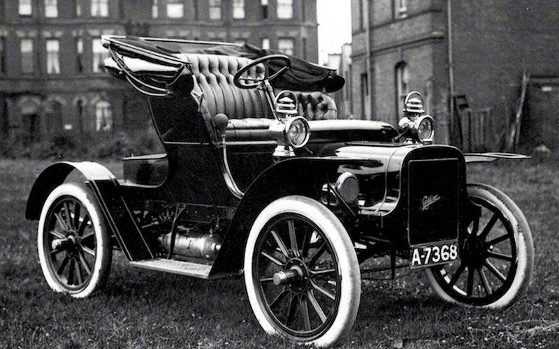 صنعت أول سيارة تعمل بالبنزين عام 1885