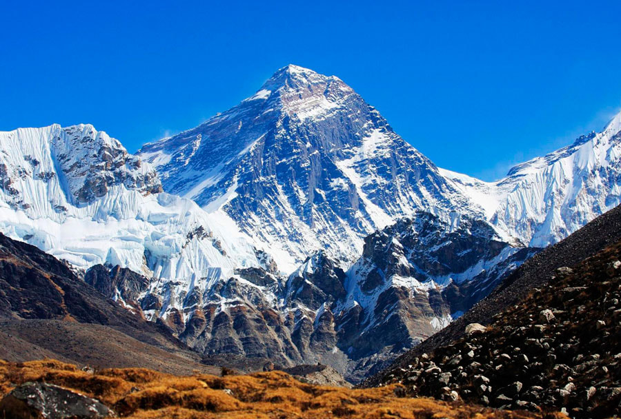جبل إيفرست.. أفضل الأماكن السياحية في نيبال 