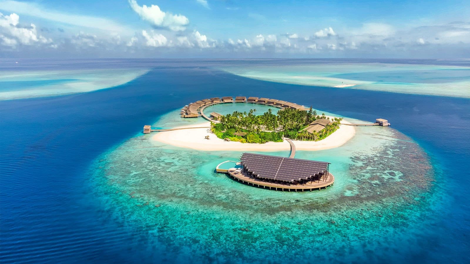 جزر المالديف في المحيط الهندي من أجمل الأماكن في العالم 2022 لقضاء شهر العسل