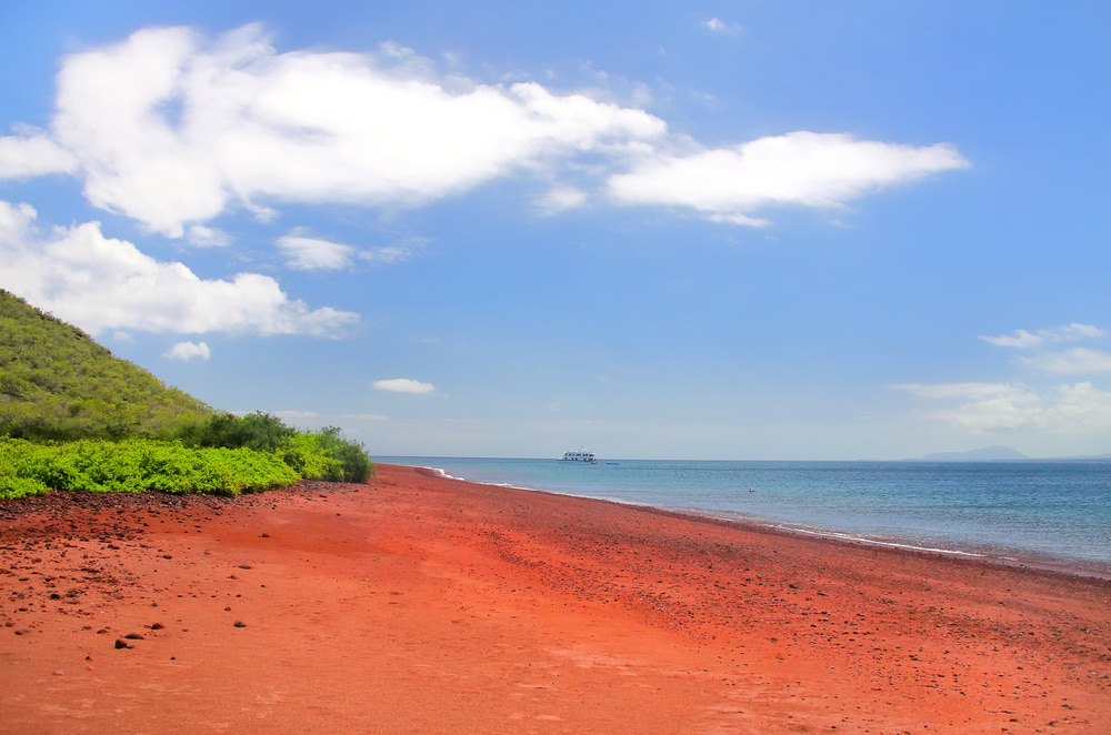 شاطئ الرمال الحمراء 