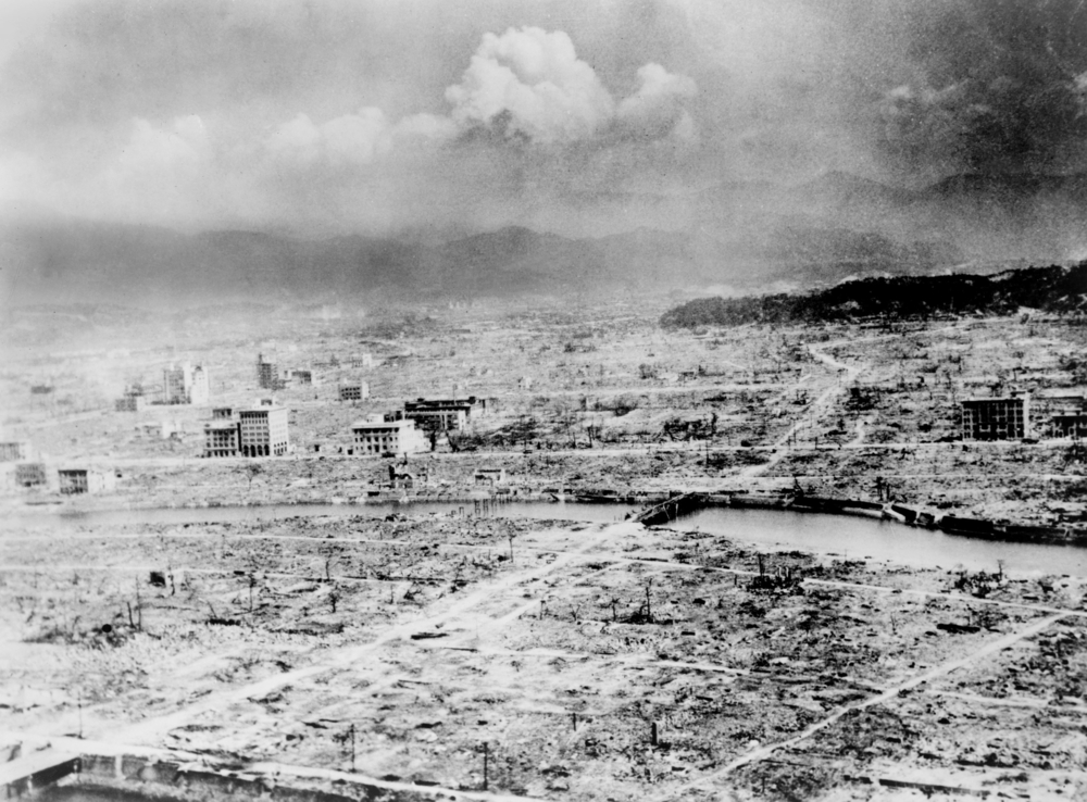 الدمار الذي خلفته قنبلة هيروشيما الذرية في واحدة من أشهر الحروب الأمريكية بشاعة