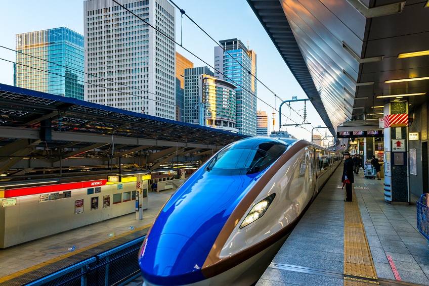 قطار شيناكانسين في اليابان الذي يدخل قائمة أسرع قطار في العالم