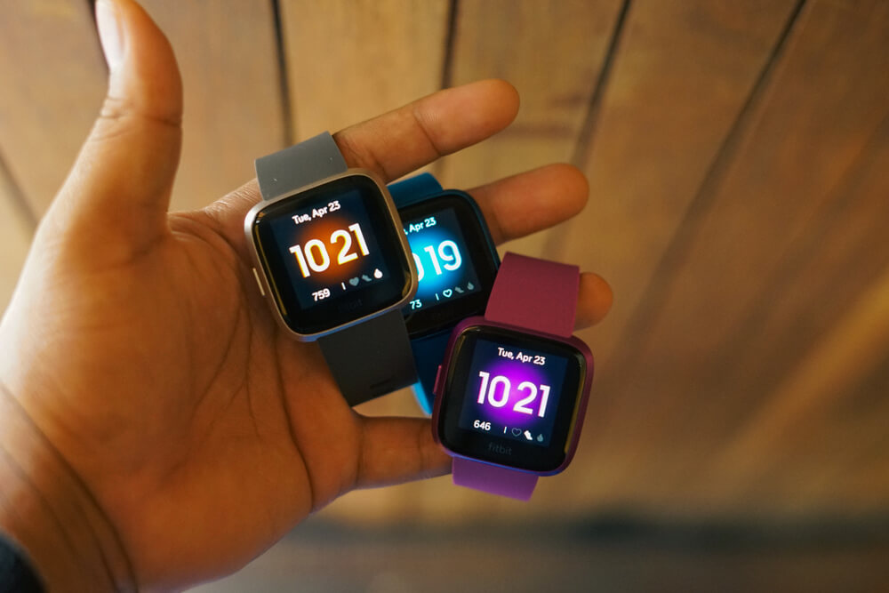 ساعة Fitbit Versa Lite ضمن ساعات ذكية رخيصة