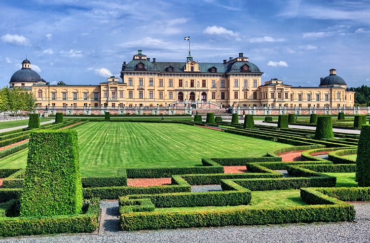 قصر دروتنينغهولم الملكي من أجمل أماكن السياحة في السويد