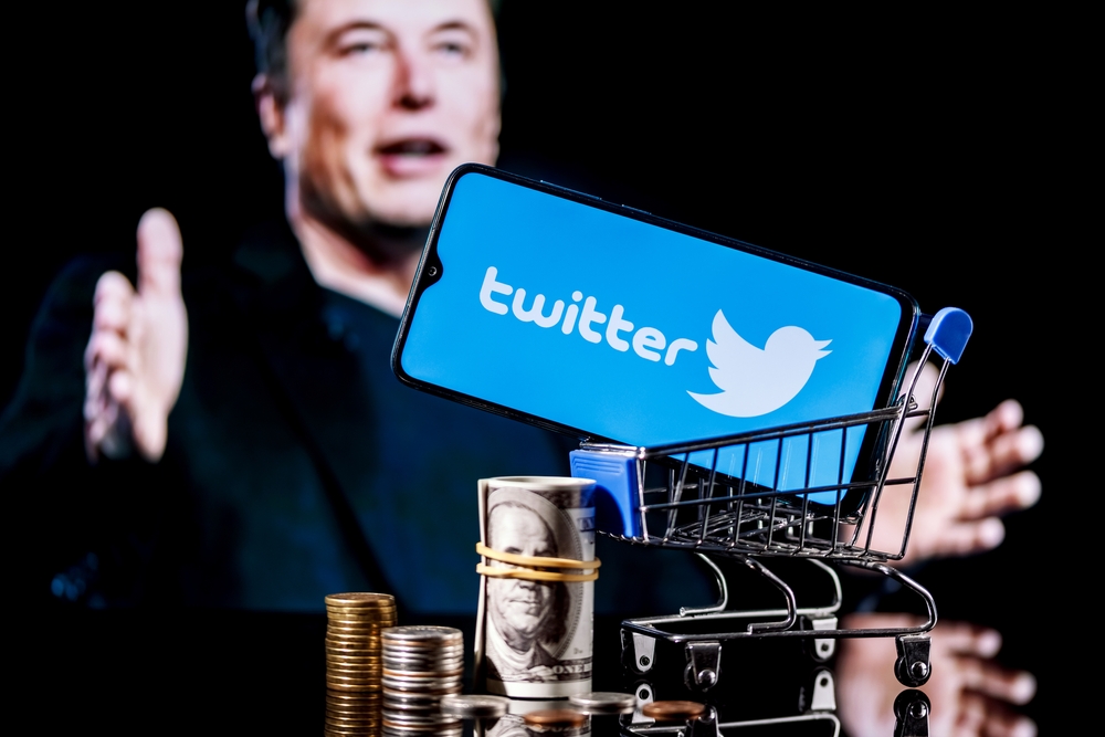 ماسك ينفي تقارير حول بيع أسهم بقيمة 3 مليارات دولار من تويتر