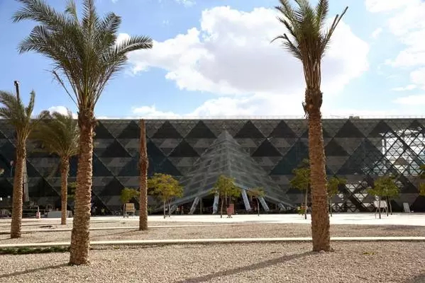 الشكل الخارجي للمتحف المصري الكبير